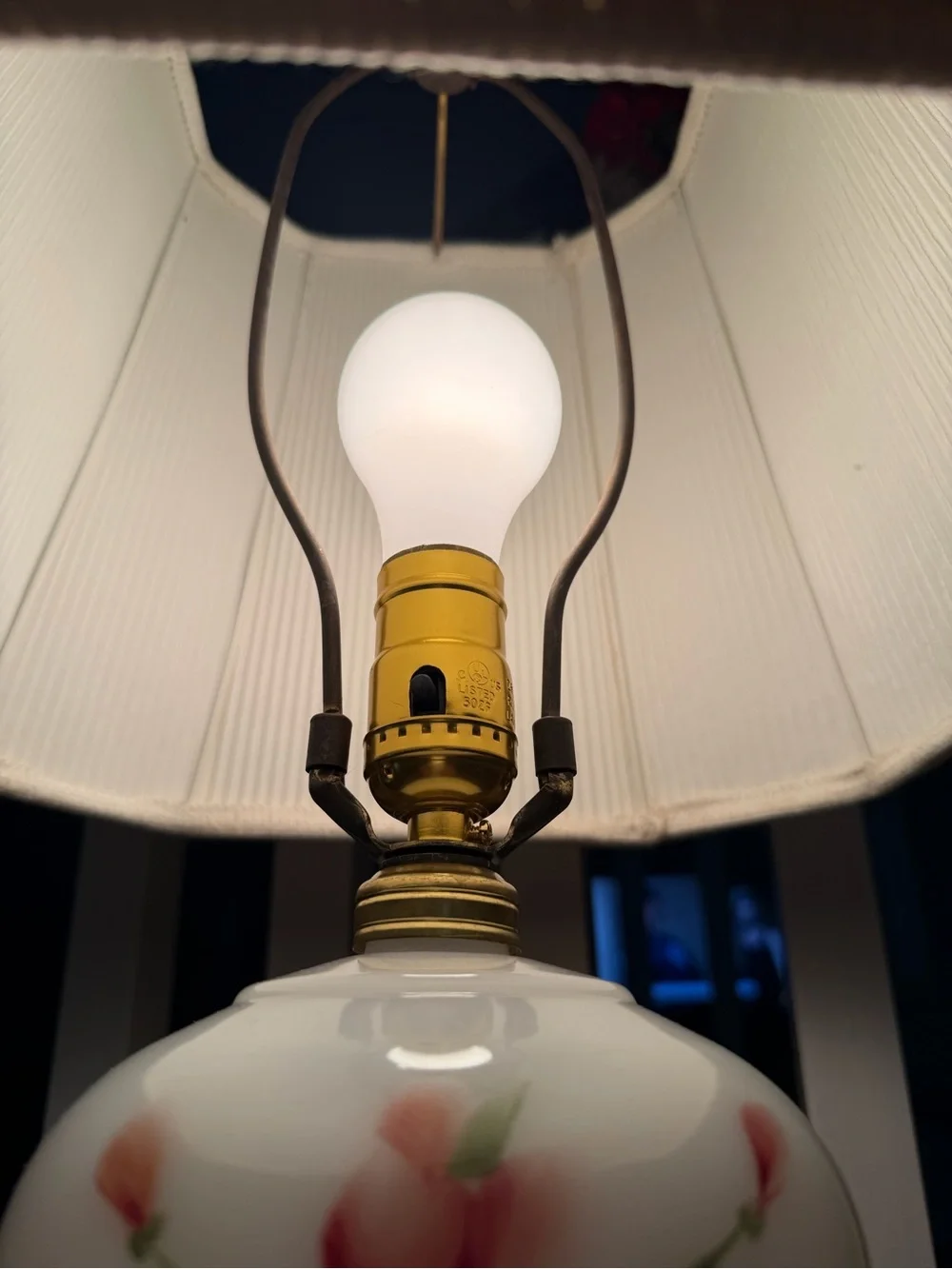 Vintage Floral Milk Glass Table Lamp with Pleated Shade